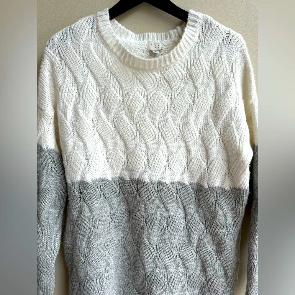 A. New. Day. Cable Knit Sweater Block Coloring White Grey Crew Neck Size Medium - Picture 3 of 9